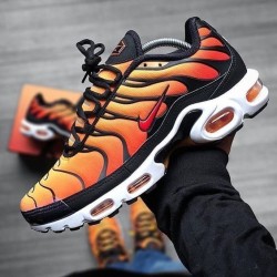 NIKE  TN NEGRO/NARANJA